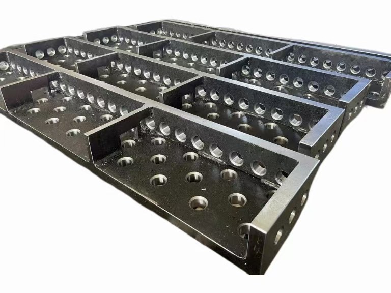 Ən yaxşı qaynaq masası üst polad və ya çuqun nə edir